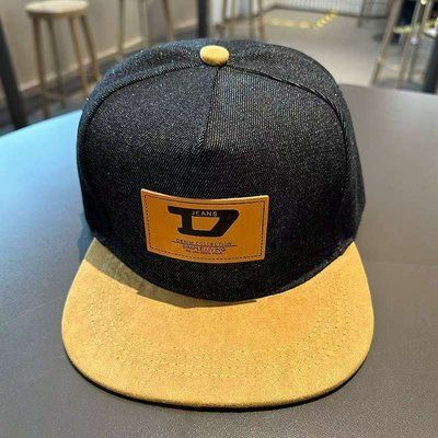 Кепка снепбек з прямим козирком D чорна 56-60 фото