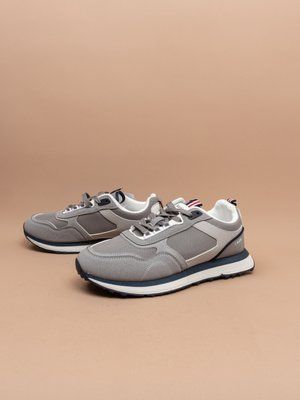 Чоловічі кросівки Navigator A26108-2 сірі текстильні фото