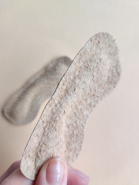 Велюровий п&rsquo;яткоутримувач Coccine Heel Protector Velour 665/90/05 бежевий фото