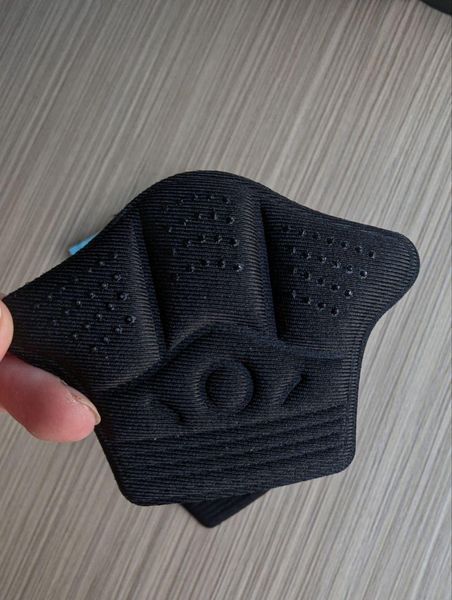 П'яткоутримувач HeelPatch 7мм під вирізку чорний з силіконовими пухирцями фото