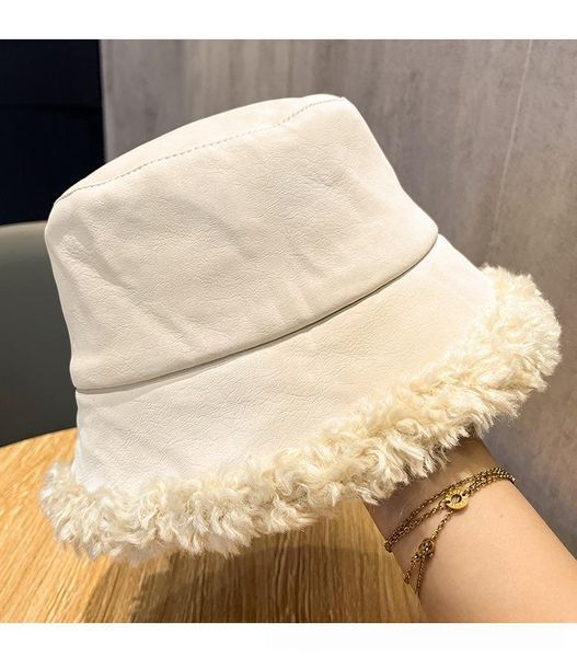 Зимова жіноча панама в корейському стилі Fashion бордова шкіряна 56-58 фото