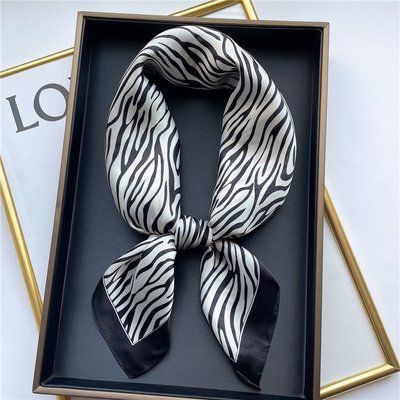 Жіночий шовковий шарф Fashion Зебра чорний/білий 70x70 см фото
